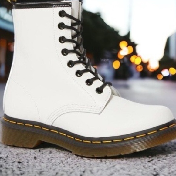 Dr. Martens Luana White US 7, UK 5 Punk, Emo, Rock, ,Glam, Goth Tie Up Boots - Picture 5 of 13